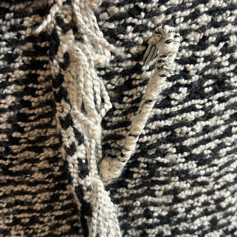 J. Jill Petite B&w Knit Cardigan with Tassels, Pockets, & Clip Closure - Size L - Picture 6 of 8